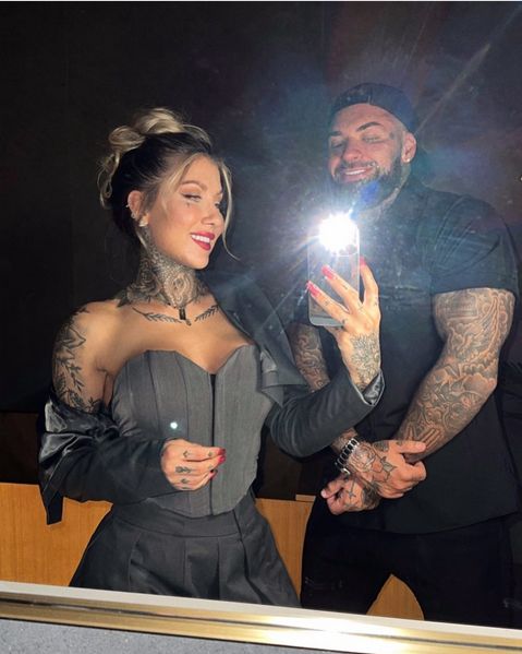 Daniel Majewski uderza w Lexy Chaplin