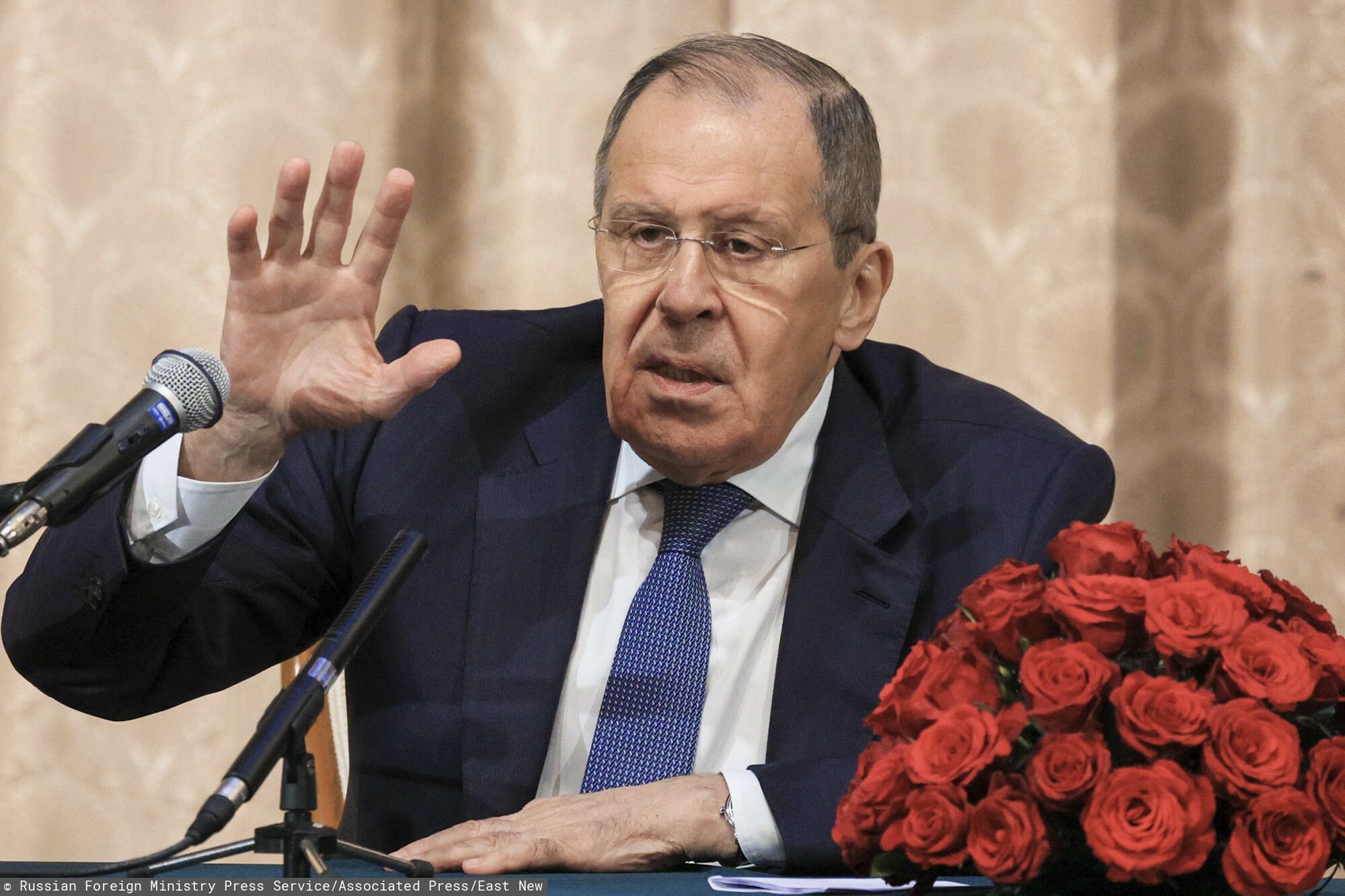 Siergiej ?awrow z wizyt? w Etiopii
In this handout photo released by Russian Foreign Ministry Press Service, Russian Foreign Minister Sergey Lavrov delivers his speech to embassy representatives of member states of the African Union in Addis Ababa, Ethiopia, Wednesday, July 27, 2022. (Russian Foreign Ministry Press Service via AP)
Russian Foreign Ministry Press Service
