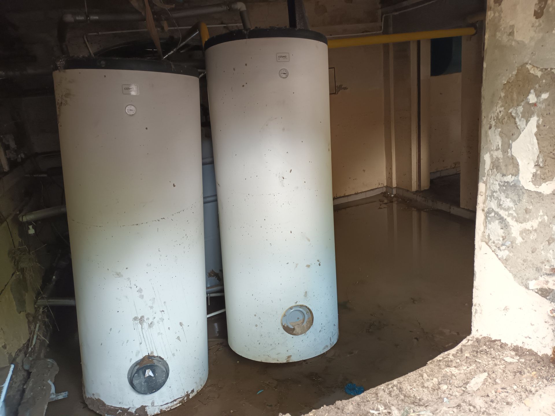 Woda zalała piwnice oraz kotły