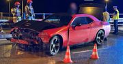 Koszmarny wypadek w Warszawie. Dodge wjechał w barierki na Żoliborzu