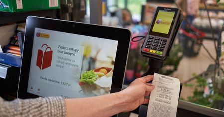 Premia świąteczna w Biedronce na Boże Narodzenie 2023. Każdy z pracowników dostanie po 1000 zł na zakupy