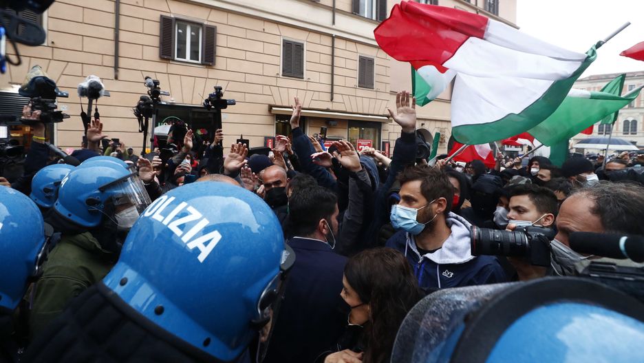 Protest przeciwko restrykcjom w Rzymie