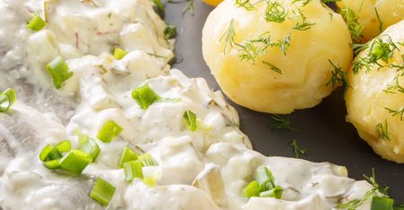 Śledzie z cebulką pójdą w odstawkę. Podobny, ale jeszcze lepszy smak da inne warzywo
