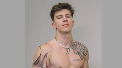 Kacper Błoński robi tatuaże na Łódź Summer Festival. Czy to bezpieczne dziarać się w takich warunkach?