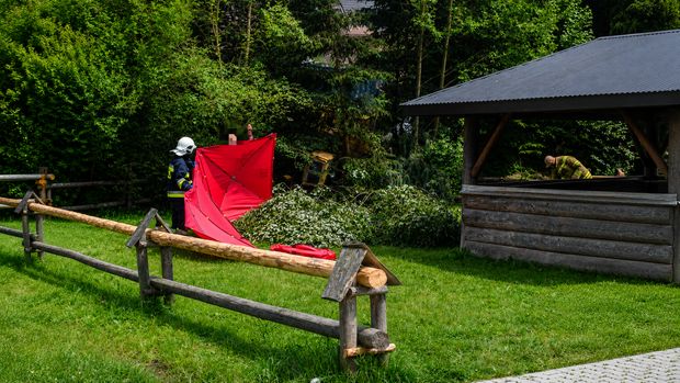 Maniowy: Wypadek podczas prac polowych. Mężczyzna przygnieciony przez ciągnik