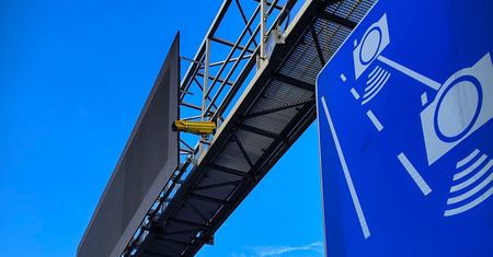 Kamery stanęły na autostradzie. Kto pojedzie 140 km/h, dostanie mandat