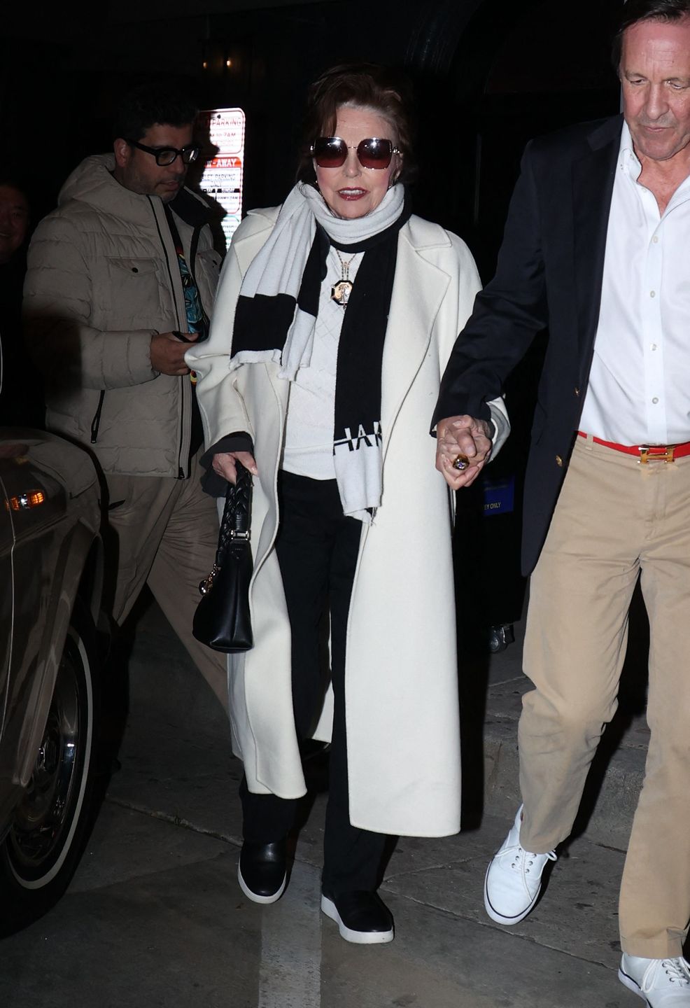 91-letnia Joan Collins na randce z mężem