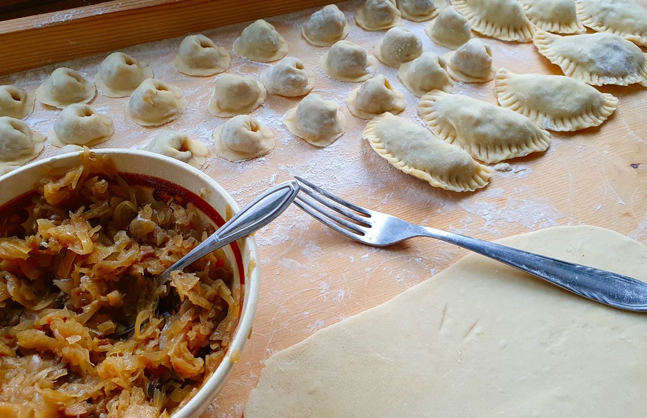 Pierogi z kapustą i grzybami. Bardzo prosty przepis na wigilijny przysmak