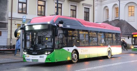 Zmiany w rozkładach jazdy komunikacji miejskiej: korekty i świąteczne rozkłady od poniedziałku