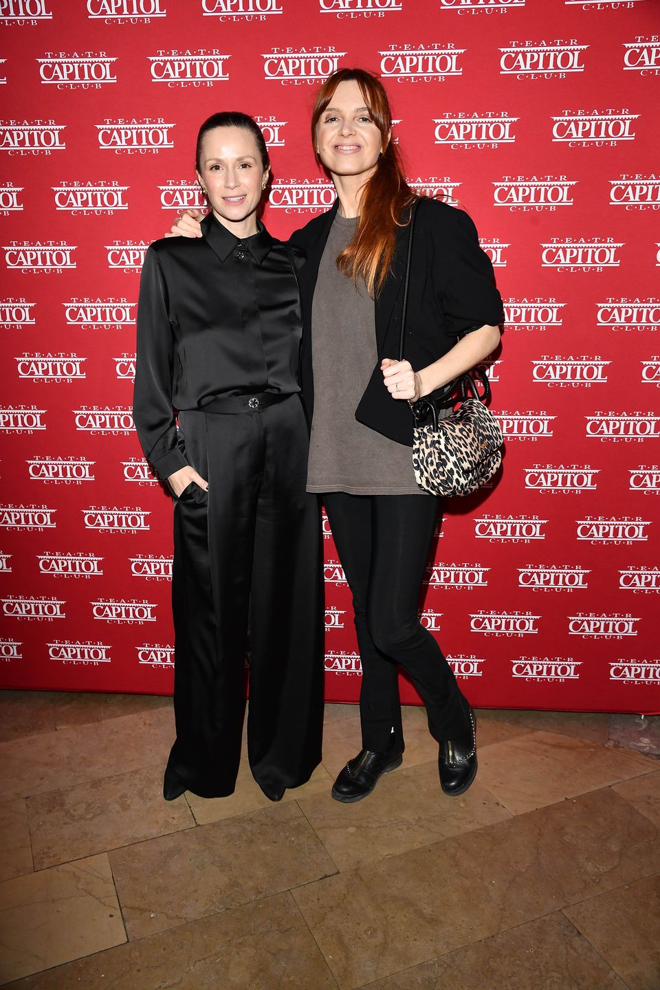 Monika Mrozowska i Katarzyna Burzyńska na premierze "Łóżko pełne cudzoziemców"