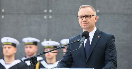 "Pielgrzymki" do Hołowni. Duda: ludzie z otoczenia Tuska