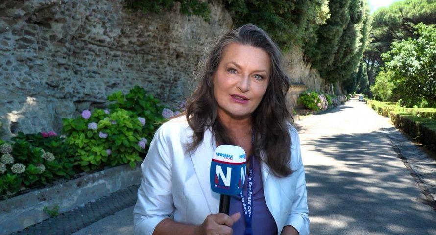 Newsmax z korespondentką we Włoszech. Przez lata pracowała w TVP i Polsacie
