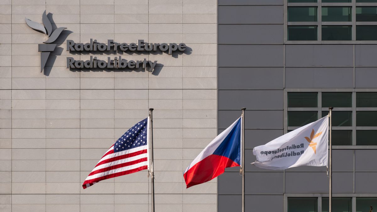 Cisza w eterze. Radio Wolna Europa zamilkło na Węgrzech (na zdjęciu: siedziba Radia Wolna Europa/Radia Swoboda w Pradze)