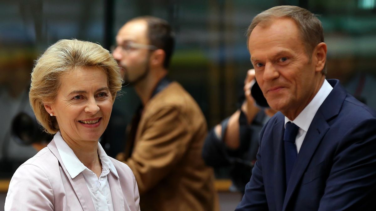 BRUSSELS, BELGIUM - OCTOBER 18 : President-elect of the European Commission Ursula von der Leyen  (L) and President of the European Council Donald Tusk (R) attend the day 2 of European Union Leaders Summit in Brussels, Belgium on October 18, 2019.  (Photo by Dursun Aydemir/Anadolu Agency via Getty Images)