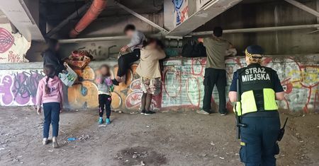 Cała rodzina mieszkała pod mostem w Warszawie. Już wiadomo, dlaczego