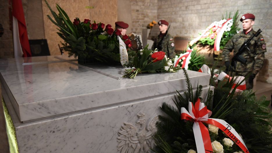 Jarosław Kaczyński odwiedził grób brata na Wawelu
