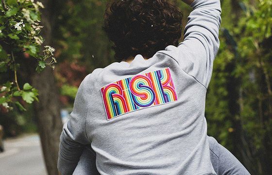 Tęczowa kolekcja i kampania Risk made in Warsaw. Marka wspiera LGBT