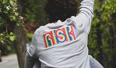 Tęczowa kolekcja i kampania Risk made in Warsaw. Marka wspiera LGBT