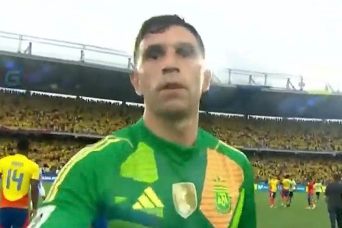 Emiliano Martinez zaatakował operatora kamery po meczu
