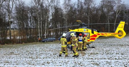 Wypadek podczas prac w lesie. Poszkodowanego mężczyznę zabrał do szpitala śmigłowiec LPR