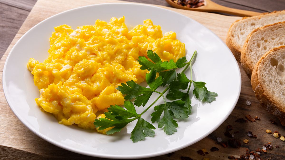 Jajecznica? Dla wielu nie ma lepszego śniadania. 