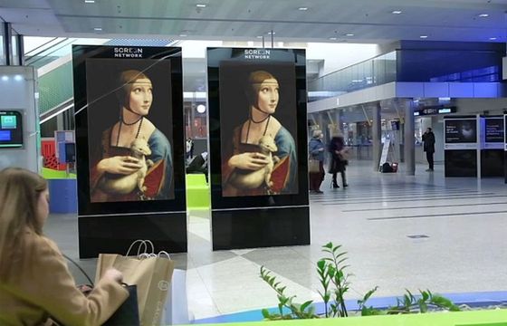 DeepFake użyty w kampanii Poruszamy sztukę” na ekranach digital OOH