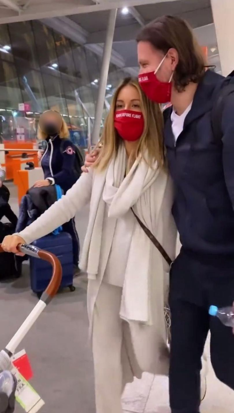 Małgorzata Rozenek i Radosław Majdan pozdrawiają z lotniska przed rodzinną wycieczką