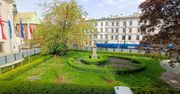 Kraków: Przed magistratem beton zastąpiła zieleń. Tak wygląda plac