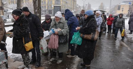 Dostarczają Ukraińcom emerytury. "Jesteśmy ich jedynym łącznikiem ze światem"