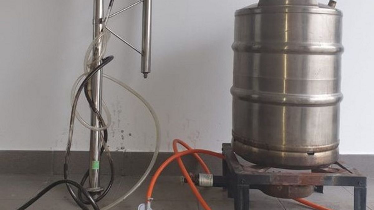 66-letni mieszkaniec gminy Łomazy odpowie za nielegalną produkcję alkoholu. 