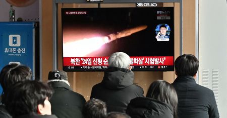 Działo się w poniedziałek w nocy. Korea Północna wystrzeliła z okrętów podwodnych