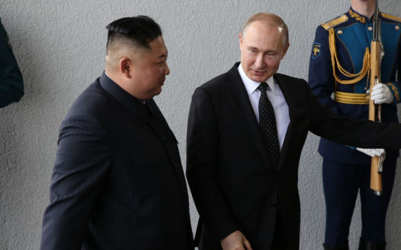 Pracują 18 godzin dziennie w Rosji. Koreańczycy: "Warunki są opłakane"