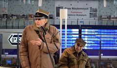 Wizerunki Pileckiego i „Inki” na dworcach PKP z okazji Święta „Żołnierzy Wyklętych”. „Angażujemy się w promowanie polskiej historii” (zdjęcia)