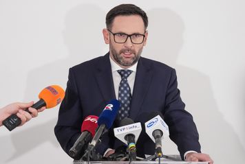 "Zapłacono za ropę , której nie było". Ekspert odpowiada Obajtkowi