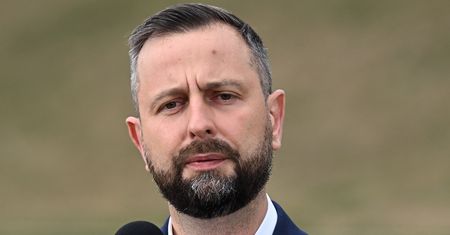 "Kompletnie bez sensu". Kosiniak-Kamysz ogłosił decyzję ws. tatuaży i zarostu