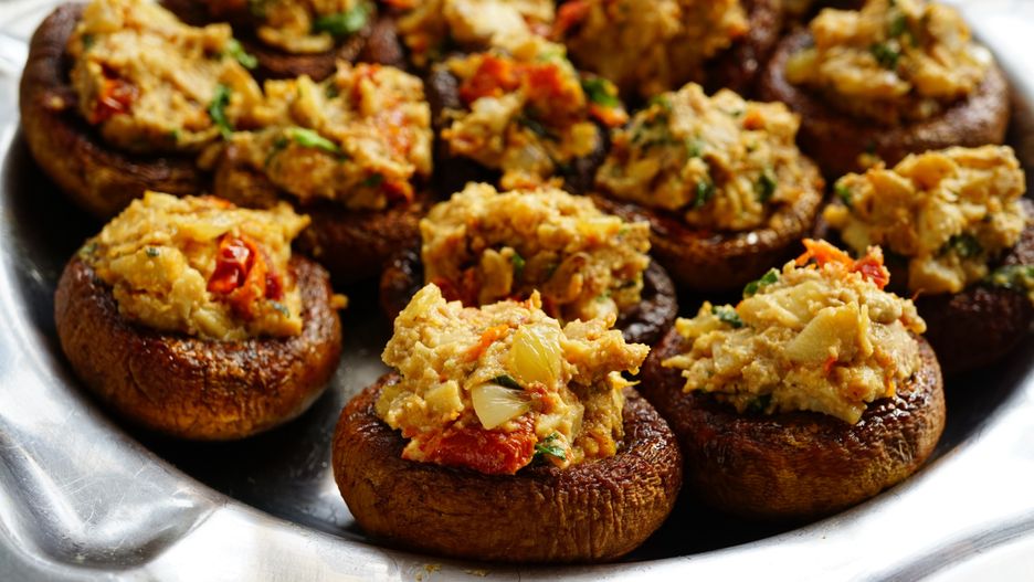 Pieczarki faszerowane ratatouille. Doskonała przekąska na domówkę
