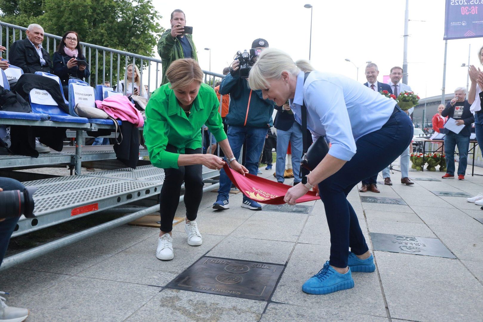 Aleja Gwiazd Siatkówki w Katowicach wzbogaciła się dzisiaj o sześć kolejnych tablic