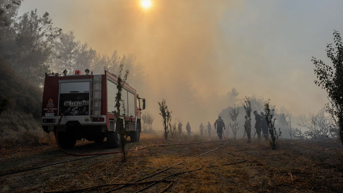 RODOS, GREECE - AUGUST 02: Firefighter team battle against the forest fires in the isle of Rodos, Dodecanese, Greece on August 02, 2021. (Photo by LEFTERIS DAMIANIDIS/Anadolu Agency via Getty Images)