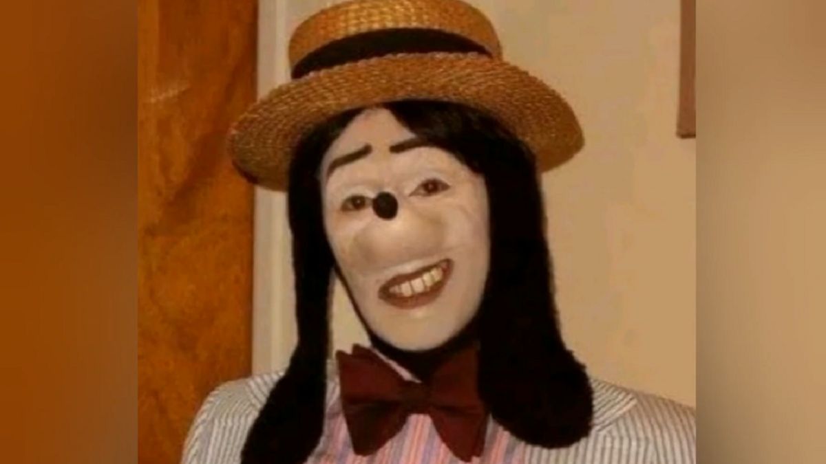 "Straszny Goofy" nakłania dzieci do niebezpiecznych "zabaw"
