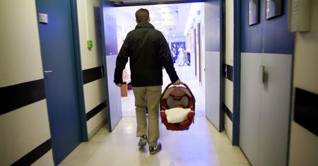 Zamykane oddziały położnicze w Polsce. Brakuje lekarzy i rodzących
