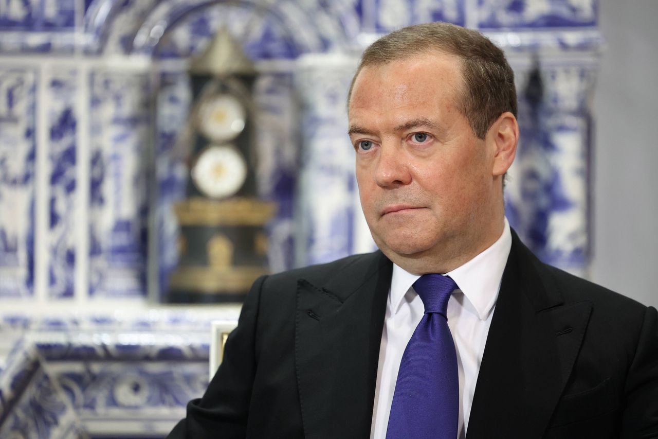 "Freshly baked idiot". "Crazy". Medvedev attacks London and Berlin