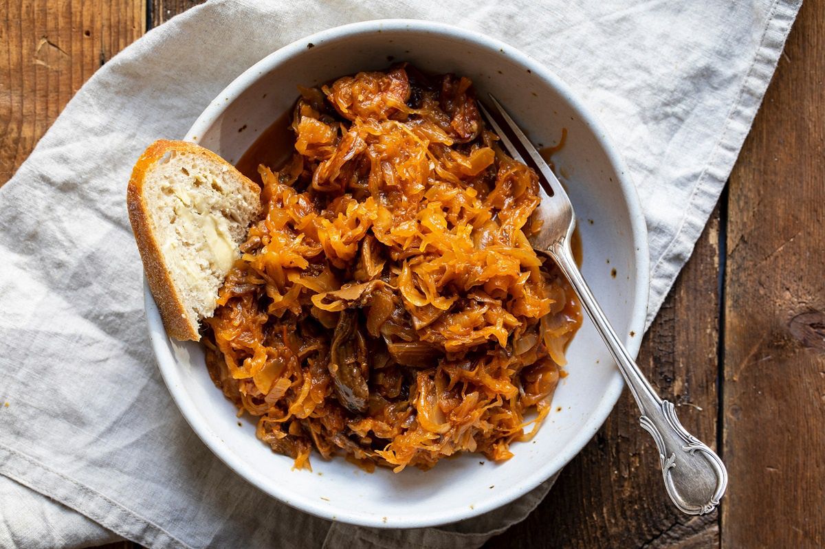 Tak najszybciej zawekujesz bigos. Nie zepsuje się i zachowa wszystkie wartości