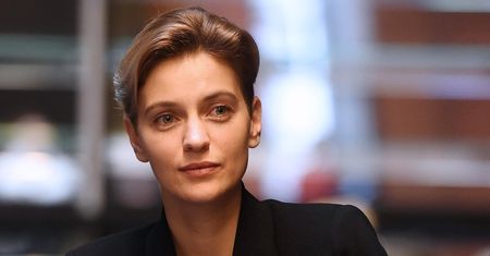 Poszła w mini do kościoła. Ma wielką prośbę do protestujących