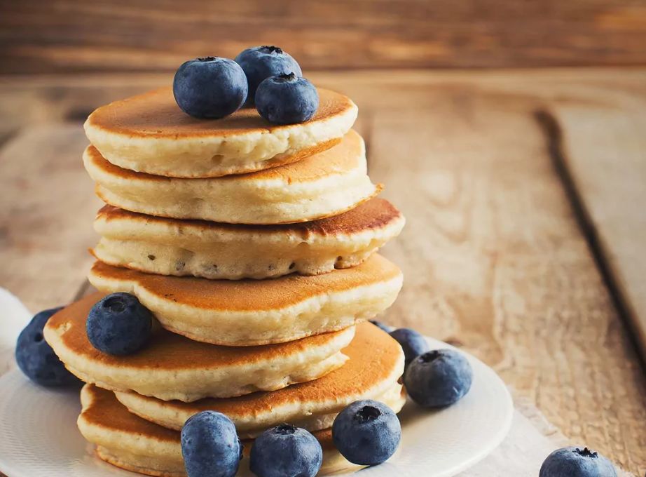 Amerykańskie pancakes z borówkami – klasyka w domowym wydaniu