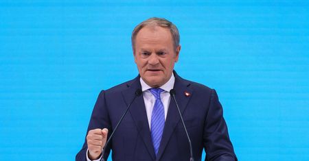 "Nie słuchajcie tych dziadersów". Premier zapowiada inwestycje w polską sztuczną inteligencję