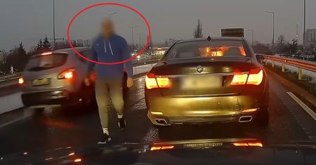 Awantura na drodze w Bydgoszczy. Bokser z BMW groził gazem