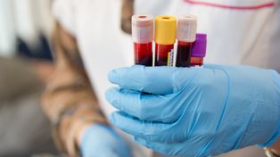 DNA Polaków trafia za granicę. NIK alarmuje o zagrożeniach
