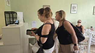 Bar mleczny w Aleksandrowie Kujawskim już otwarty. Pierwszego dnia przyciągnął tłumy. Zdjęcia