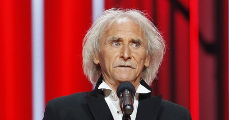 Od lat nie zmienia fryzury. Nie zgadniecie dlaczego