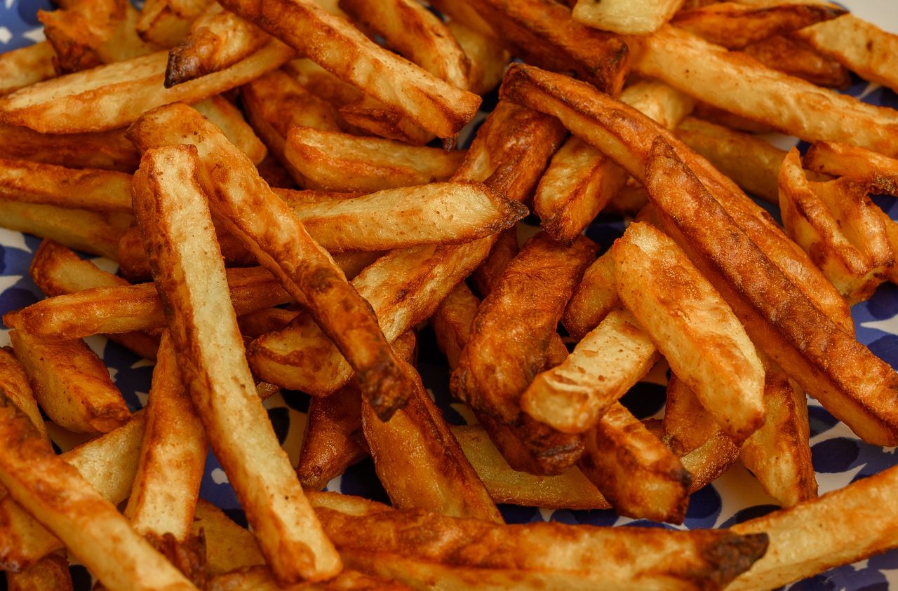 Dodaj tę mieszankę do frytek, a nie oderwiesz się od talerza